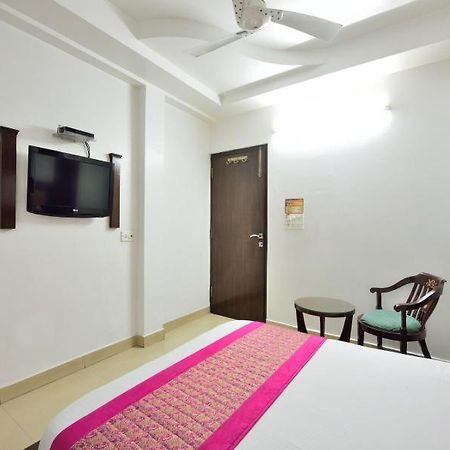 Hotel Sai International Нью-Дели Экстерьер фото