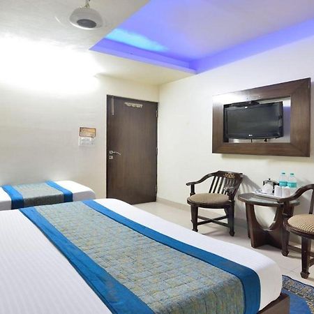 Hotel Sai International Нью-Дели Экстерьер фото